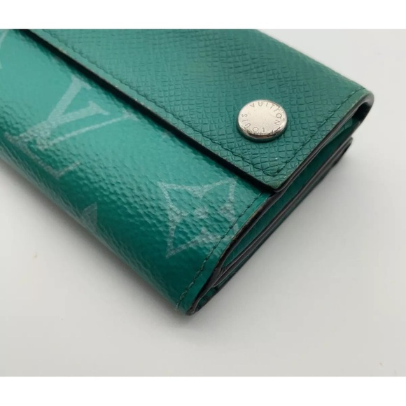 Auth Louis Vuitton Taigarama Green Discovery Compact Wallet W/B and dust bag - Picture 8 of 16